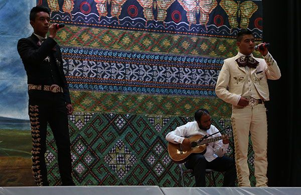 Duetos juveniles sorprenden al auditorio Clara Córdova