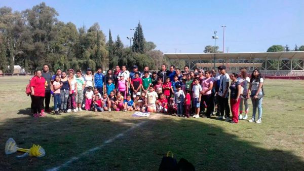 Antorcha practica deporte en el Deportivo Reynosa de Azcapotzalco