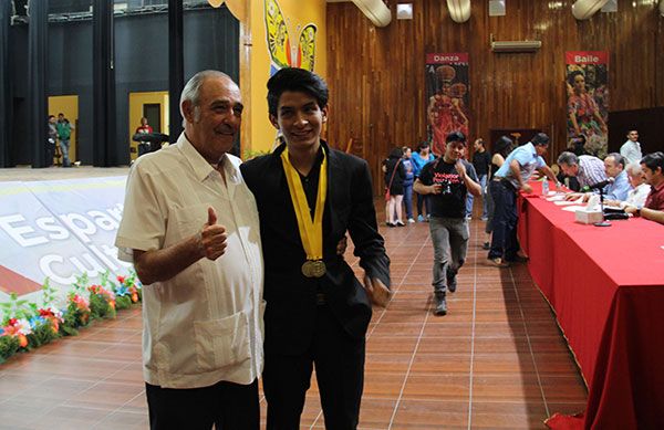 Hay una descomposición de la música popular: ACM