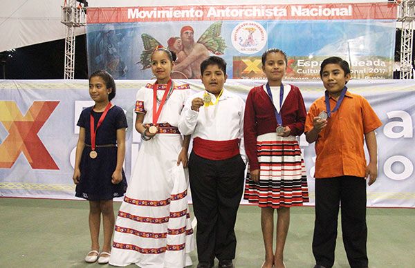  Pequeños gigantes ganan primer lugar en Poesía Infantil 