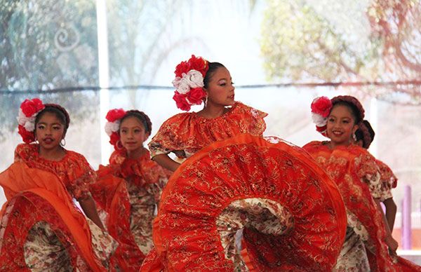 Espartaqueadas antorchistas, verdaderas fiestas de baile regional mexicano 