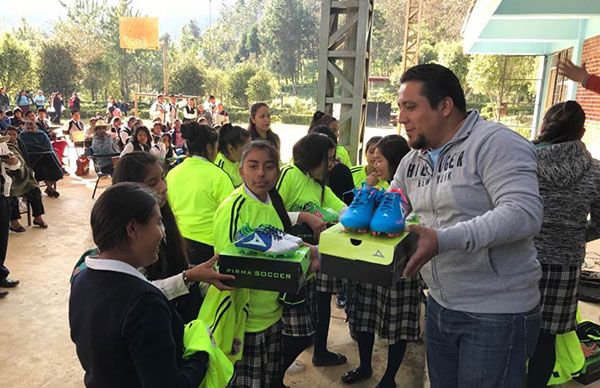  Apoyan el deporte en Chiconcuautla  