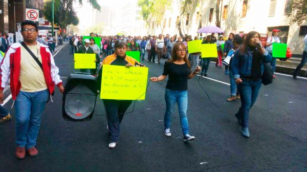  Estudiantes de la Ciudad de México se manifiestan en la SEP; exigen cumpla acuerdos