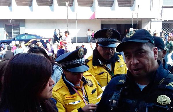  Mancera envía a decenas  de granaderos a reprimir a estudiantes y padres familia que se manifiestan en la SEP 