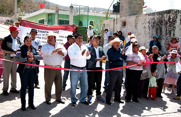 Inauguran pavimentación en Santa Cruz Hidalgo