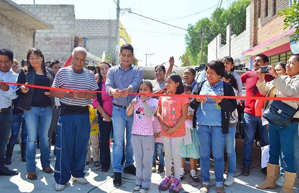 En Tecámac, inauguran pavimentación en Cambio 2000