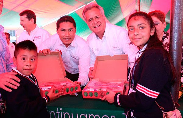   Dotan de útiles escolares y pintura a escuelas de Ixtapaluca