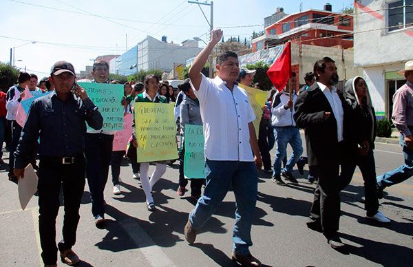 Marchan antorchistas para exigir claves y mejoras en planteles educativos