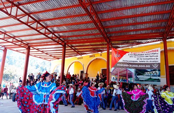  Inauguran techumbre en Zontecomapan