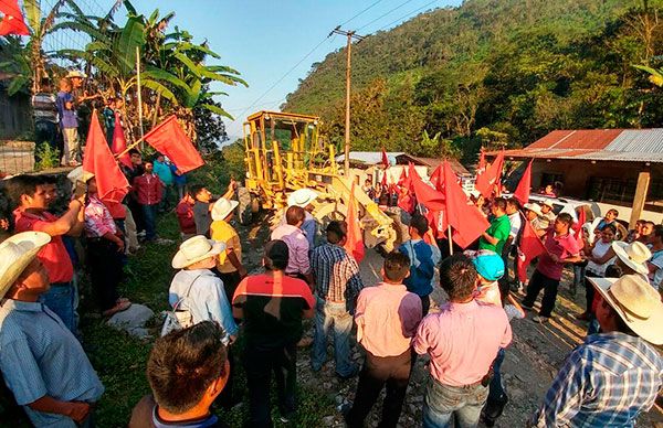  Inician obras en camino de Eloxochitlán