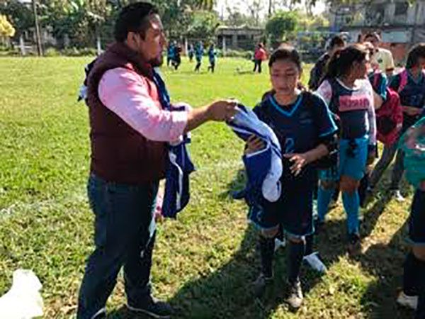 Benefician a jóvenes deportistas