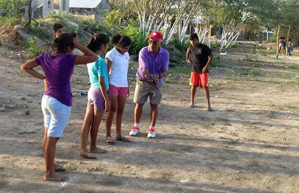 Fomentan el deporte en colonias antorchistas 