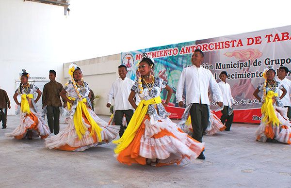 Celebran antorchistas de Macuspana 43 aniversario