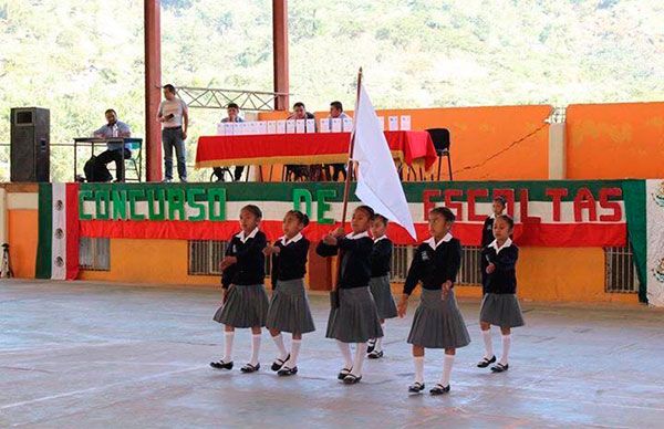   Conmemoran Día de la Bandera en Huitzilan