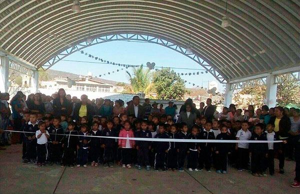 Inauguran techado de preescolar indígena  