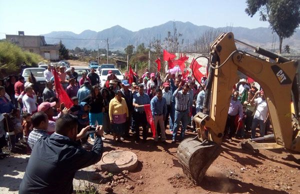 Pavimentan más calles en la colonia Cedros, de Irimbo