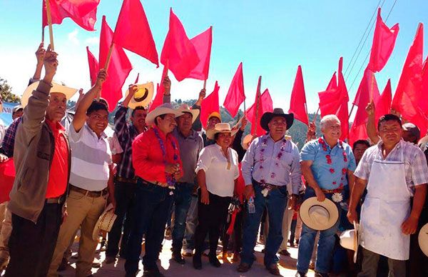  Llevan energía eléctrica a comunidad de Vicente Guerrero