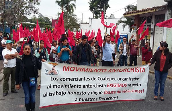 Marchan antorchistas de Coatepec ante nula respuesta del alcalde