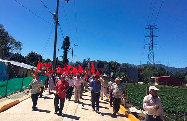 Inauguran  pavimentación en Tenango de las Flores