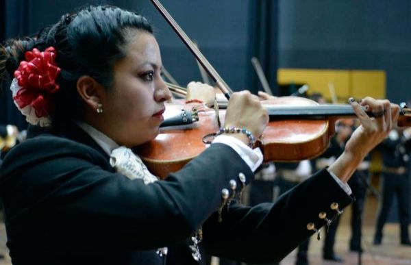 Engalana mariachi de Chimalhuacán la Feria Tecomatlán 2017