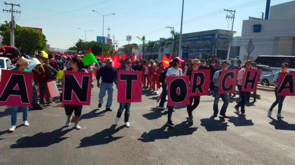 Protestan más de 2 mil queretanos por mal ejercicio de gobierno 