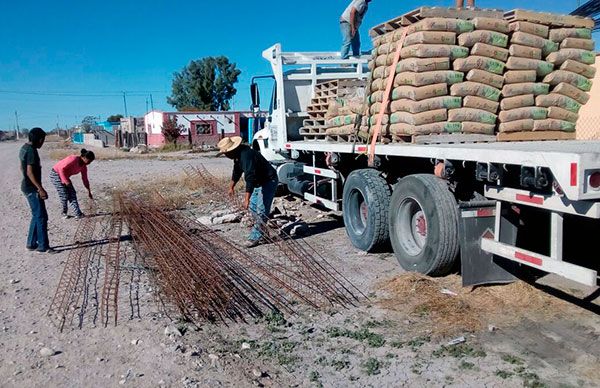 Entregan paquetes de  vivienda en Tlahualilo