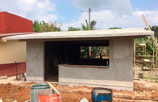  Avanza construcción de laboratorio de cómputo en Jalpan