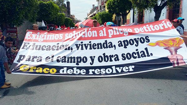 Protestaron 3 mil antorchistas de Morelos por incumplimiento de Graco