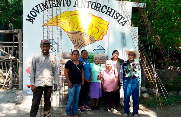  Entrega de viviendas a familias humildes de Nuevo León