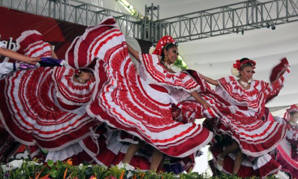Llama Antorcha a democratizar el poder político de México; más de 20 mil pachuqueños festejaron 25 años