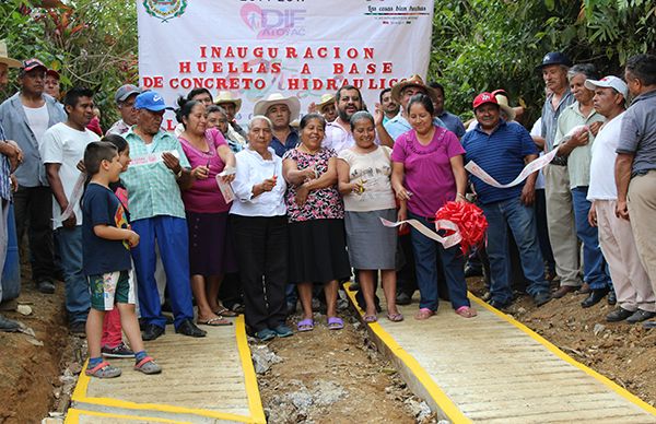 Antorcha lleva mejora en caminos de la sierra de Atoyac