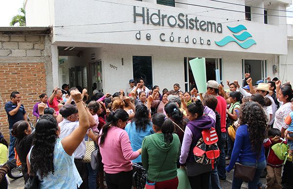 Colonia antorchista de Córdoba demanda abastecimiento de agua