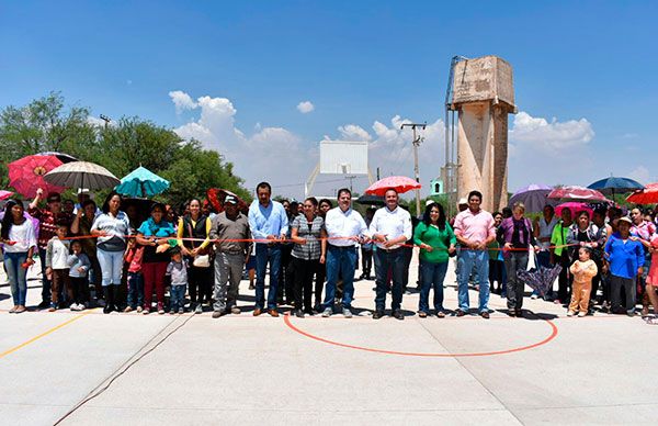 Ponen en servicio cancha multiusos en Ojo de Agua por  gestión de antorchistas.