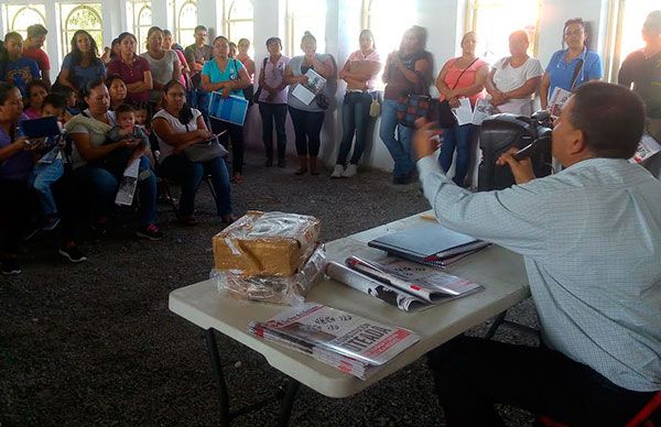 Se reúnen vecinos del municipio de Zuazua con líder estatal