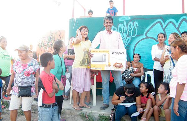 Realizan actividad económica grupos antorchistas del Carmen