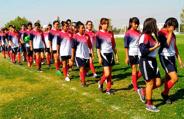 Realizan torneo de fútbol; Instituto deportivo no apoya a deportistas