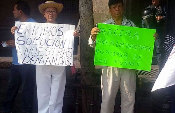 Capitalinos se manifestaron con cadena humana en la sede del Gobierno de la Cd.de México; exigen la restitución de hogares a 300 familias de La Ciénega