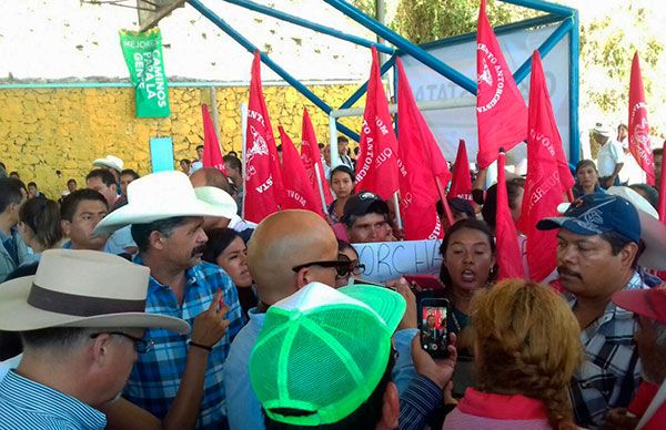 Saluda Pancho con sombrero ajeno; entrega obras con recursos gestionados por Antorcha  