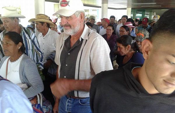 Agricultores exigen apoyo en fertilizante a Sagarpa 