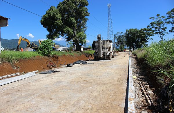 Con obra de pavimentación Antorcha transforma colonia de Córdoba.