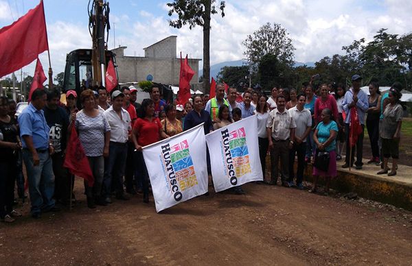 Antorcha logra recursos para pavimentación en colonia de Huatusco