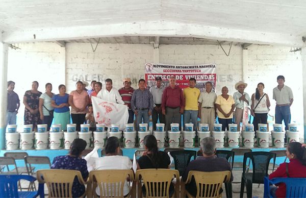 Antorcha lleva beneficios a campesinos de la sierra de Otontepec