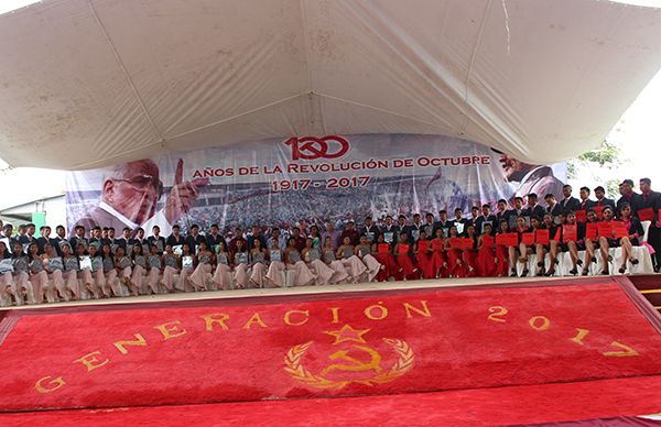 Egresan jóvenes de escuelas antorchistas de la zona norte de Veracruz