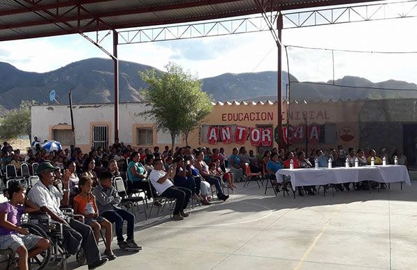 Con evento político-cultural, inauguran cancha de usos múltiples en Viesca