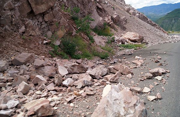 Urge rehabilitación de carreteras en Mezquital