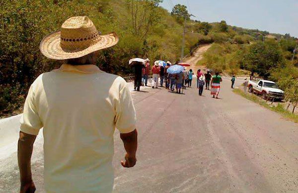   Reconocen trabajo de comité de obra del camino Jalpan-Sabino Chico