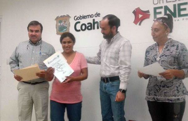 Entregan cartas de liberación para escrituración de predios a colonos de Morelos