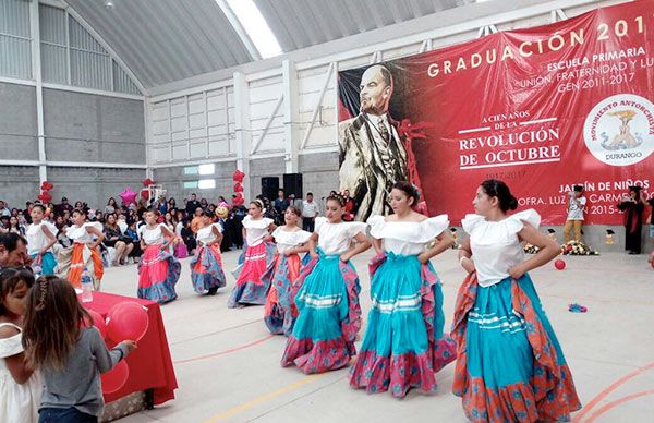 Dicen adiós al ciclo escolar jóvenes de escuelas antorchistas 