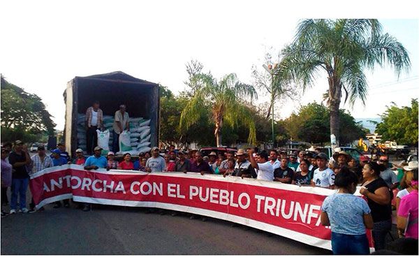 Campesinos sí confían en Antorcha; se entrega fertilizante en Lombardía