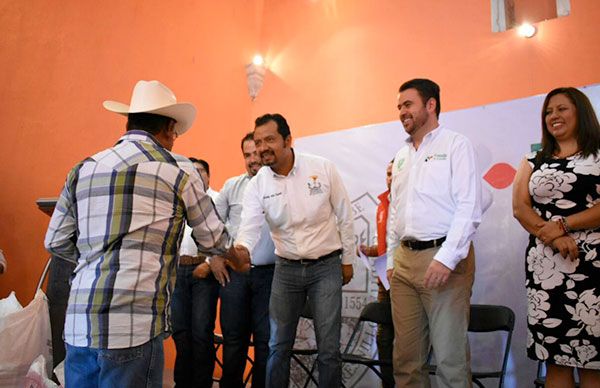 Entregan primeros apoyos a familias de Fresnillo